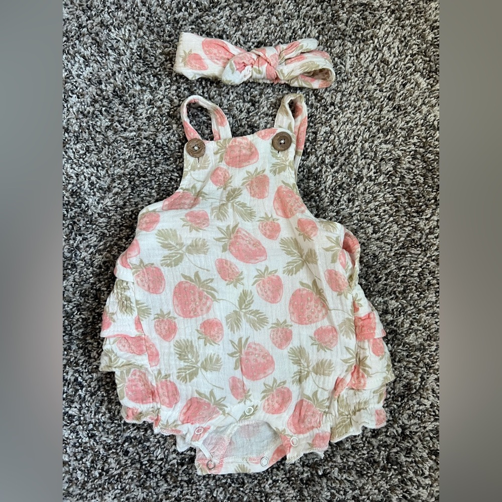 Baby girl strawberry bubble and bow